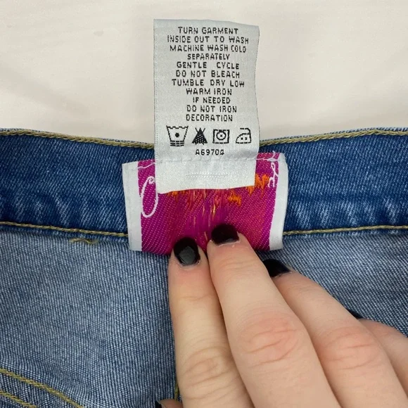 Vintage Embroidered Penguin High Rise Jeans by Quacker Factory 26/27” Waist - Picture 8 of 13